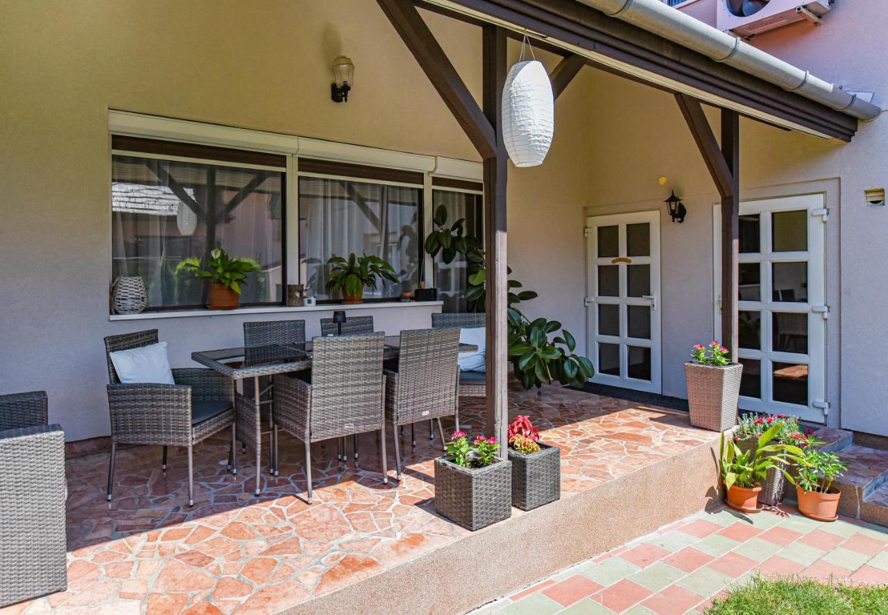 Hajduhegy Vendeghaz Apartment เอ็กเกอร์ ภายนอก รูปภาพ